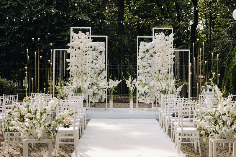 Using Large Polyresin Planters For Elegant Wedding Aisle Décor